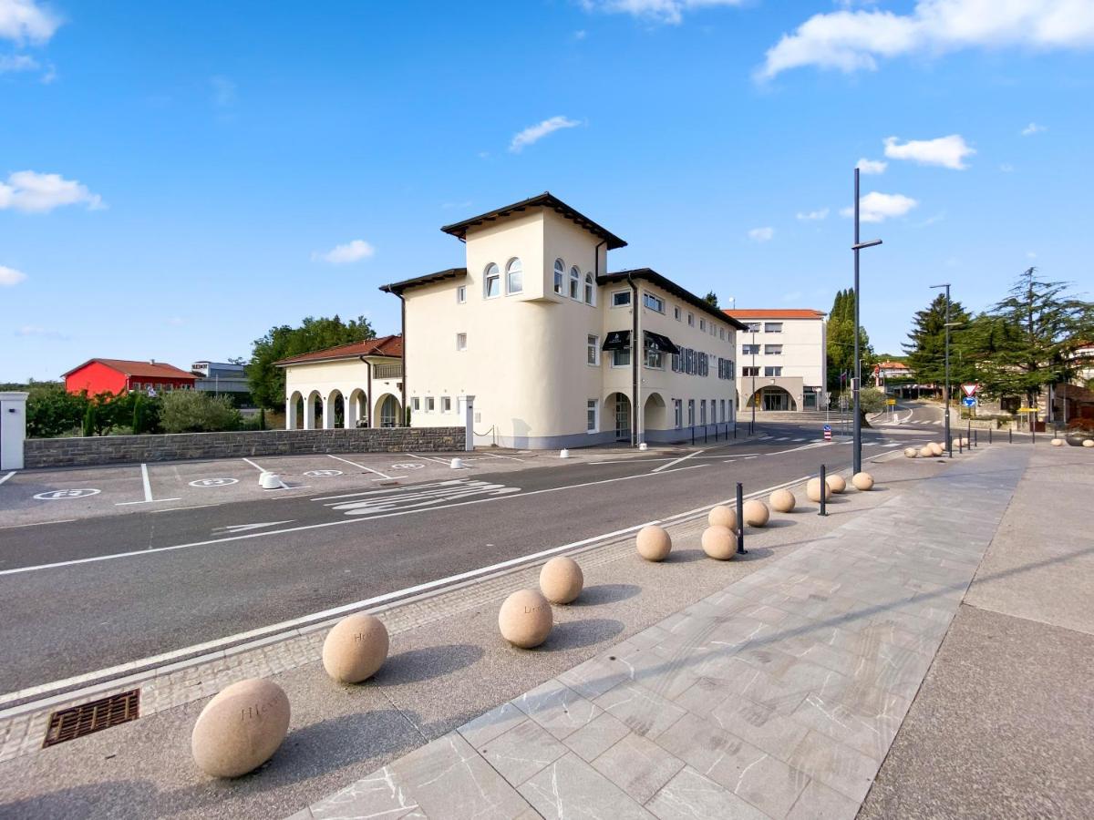 דוברובו Toscanina Garni Hotel מראה חיצוני תמונה
