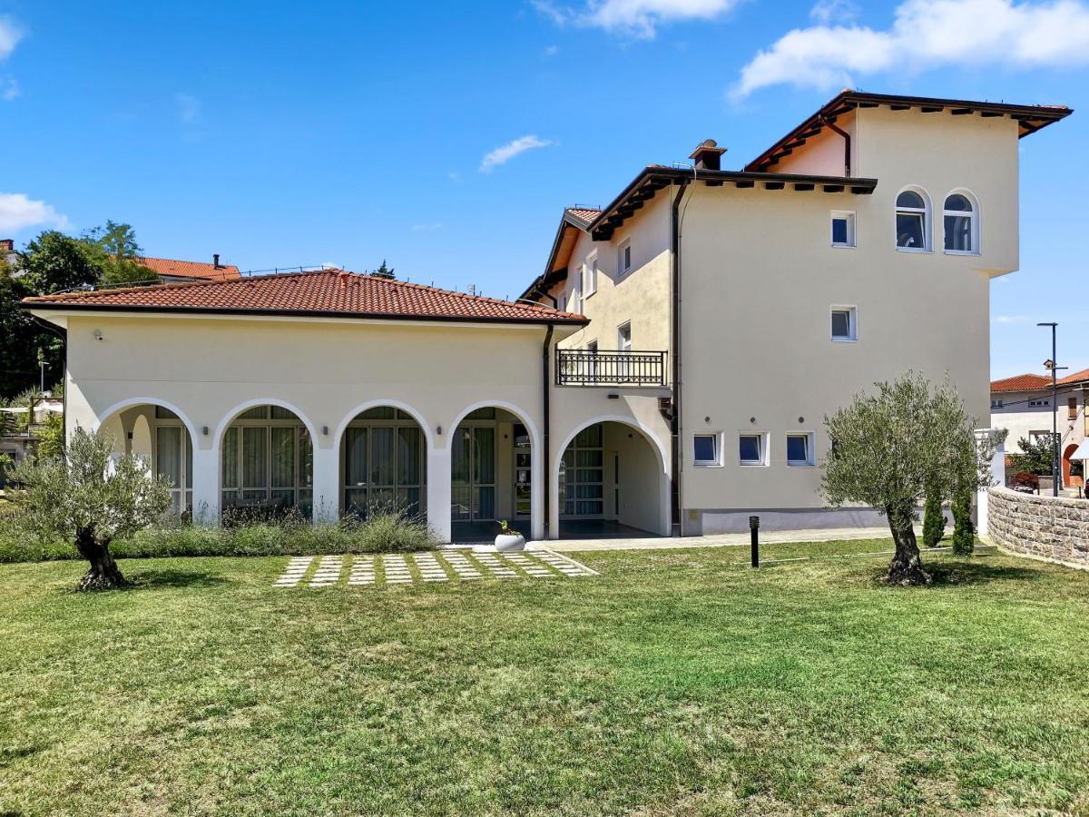 דוברובו Toscanina Garni Hotel מראה חיצוני תמונה