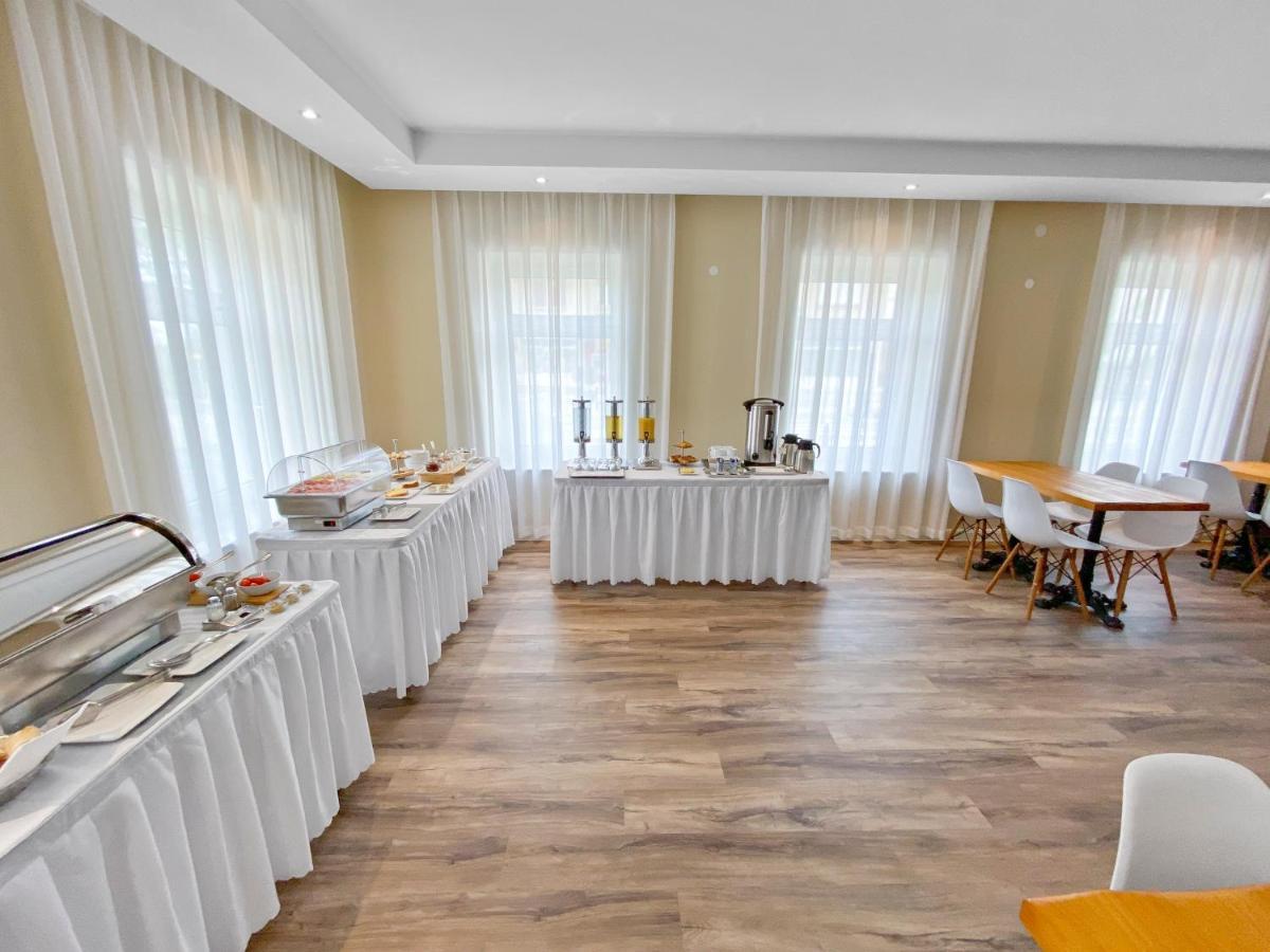 דוברובו Toscanina Garni Hotel מראה חיצוני תמונה