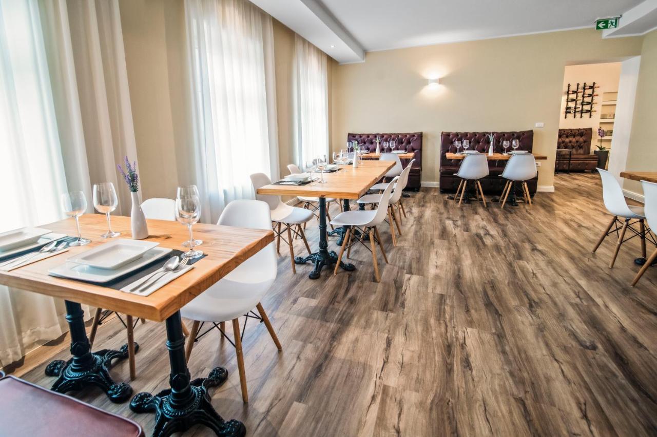 דוברובו Toscanina Garni Hotel מראה חיצוני תמונה