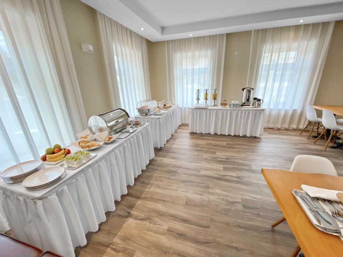 דוברובו Toscanina Garni Hotel מראה חיצוני תמונה