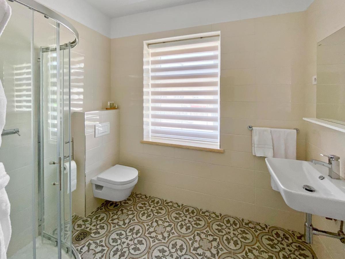 דוברובו Toscanina Garni Hotel מראה חיצוני תמונה